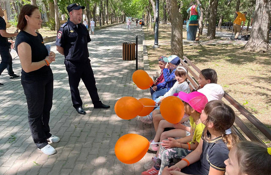 В Евпатории полицейские приняли участие в открытии стелы «Живи», посвященной пропавшим детям